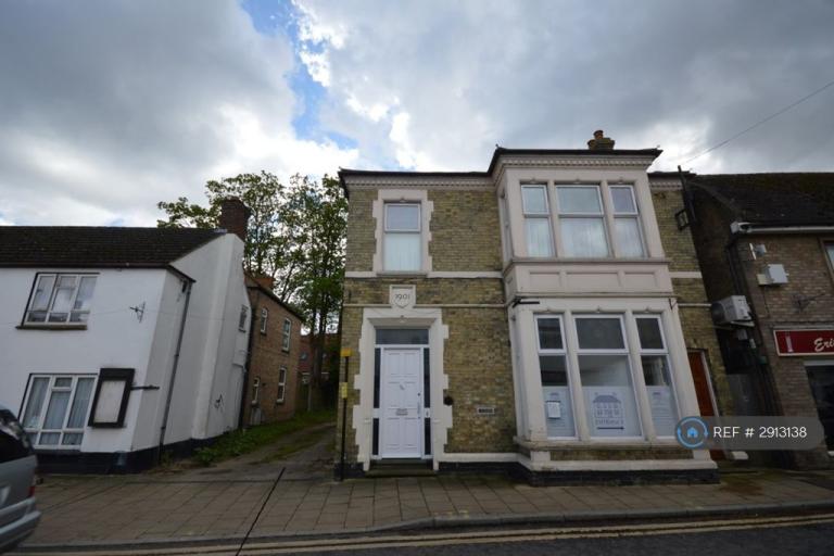 2 bedroom flat in Main Street, Littleport, Ely, CB6 (2 bed) (#2913138)