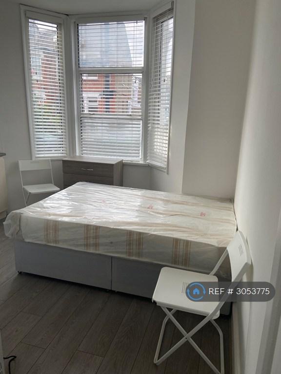 1 bedroom in La Rose Lane, London, N15 (#3053775)