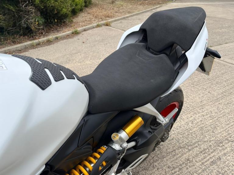 2022 71 DUCATI PANIGALE V2 WHITE - 1421 MILES HPI CLEAR SPORTS 955 NEW MOT