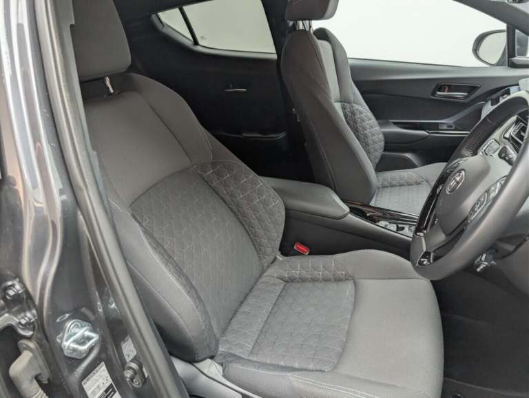 2021 Toyota C-HR 2.0 VVT-h GPF Design SUV 5dr Petrol Hybrid CVT Euro 6 (s/s) (184 ps) - SAT  HATC...