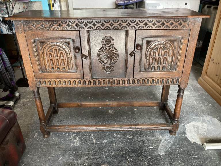 Solid Oak Consul Table, lovely condition, Very clean Smoke, Child and Pet free home, custom made