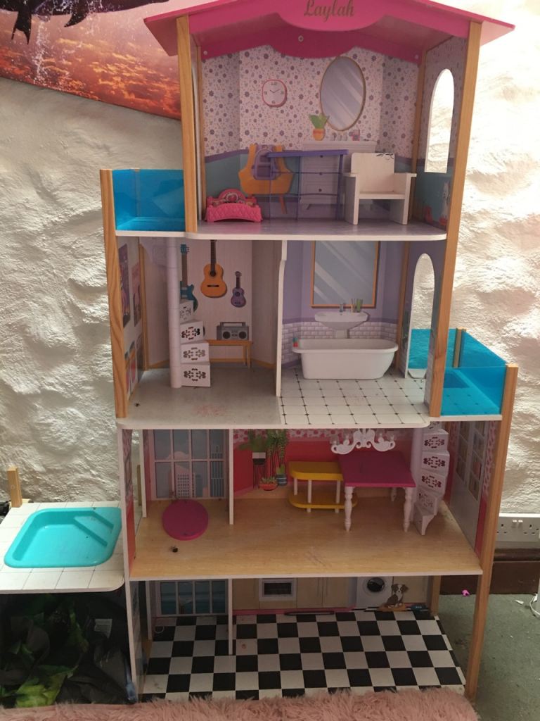 Large dolls house 