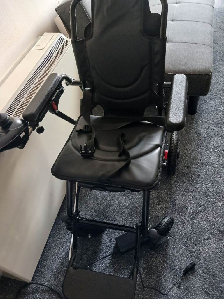 Mobility folding electric wheelchair