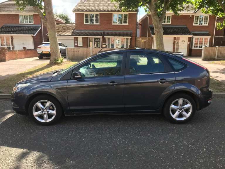 FORD FOCUS 1.6 ZETEC ONE OWNER FROM NEW STUNNING CLEAN CAR 10 MONTHS MOT SERVICE HISTORY