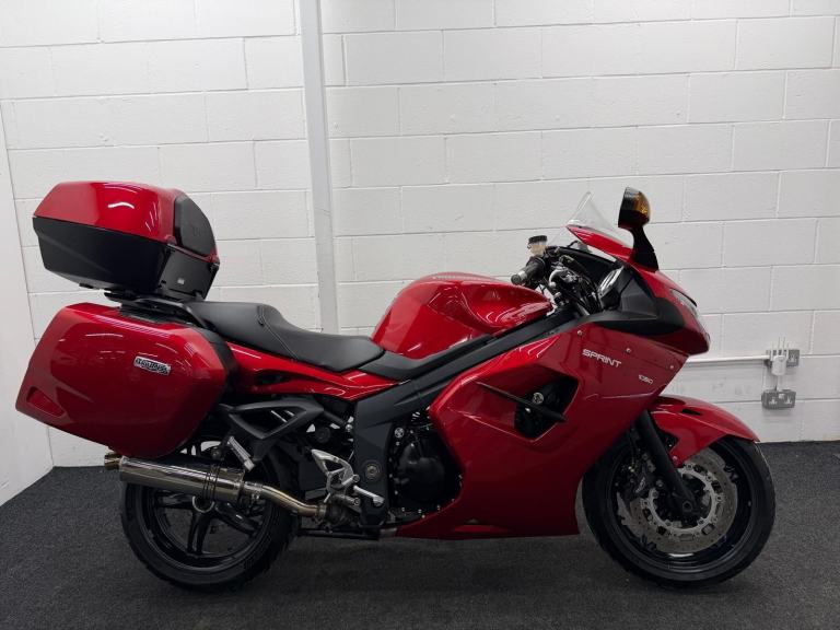 2015 TRIUMPH SPRINT GT 1050 - CENTER STAND - DELKEVIC EXHAUST - MOT MARCH 2027