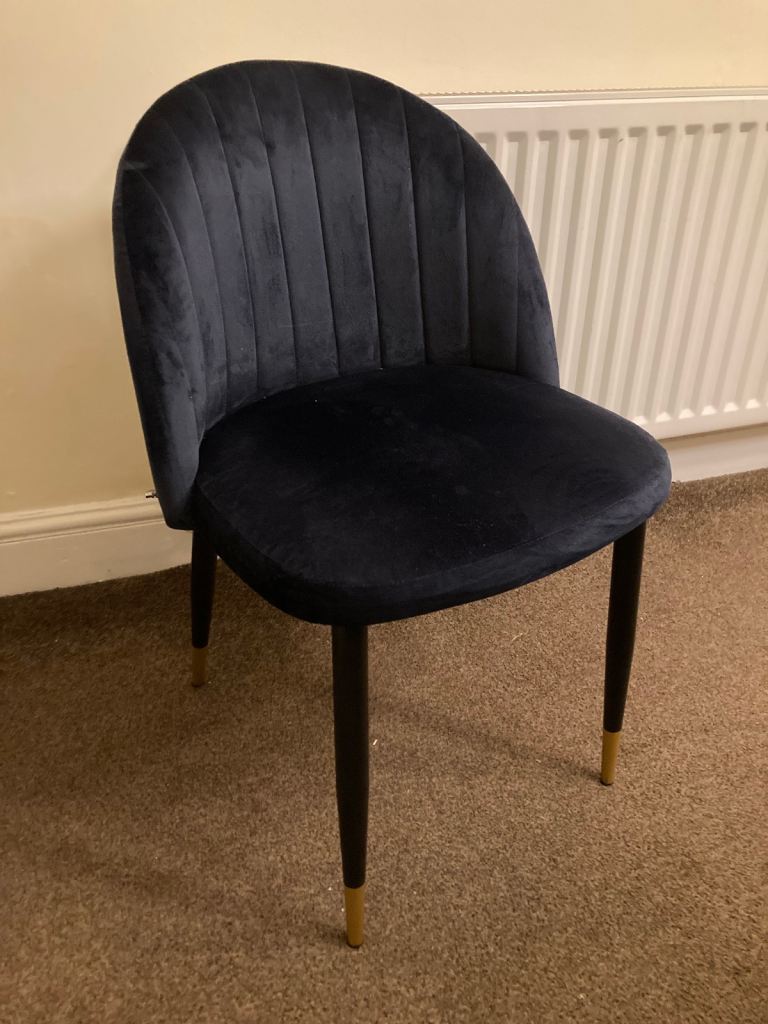 Dining table & Chairs