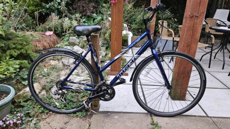 🚲 Trek 7100FX Hybrid | Lightweight & Pro-Serviced Bike