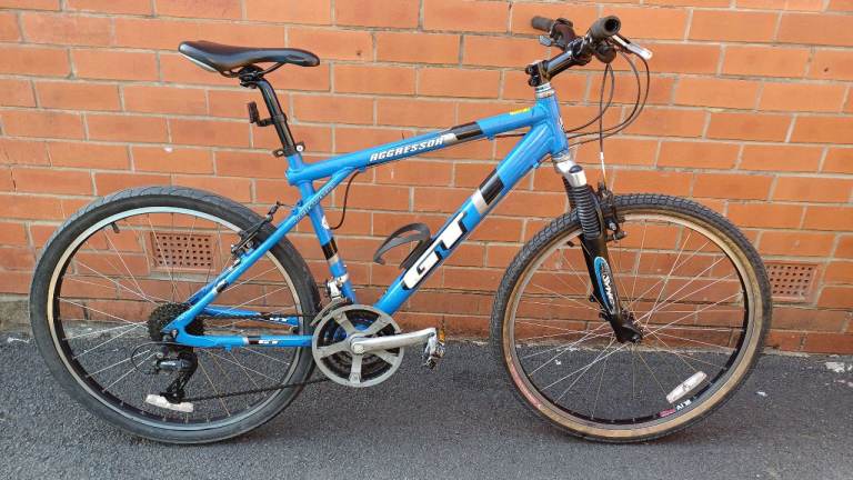 GT Aggressor Hybrid Road , City Bike - lightweight aluminium frame , front suspension , good brakes