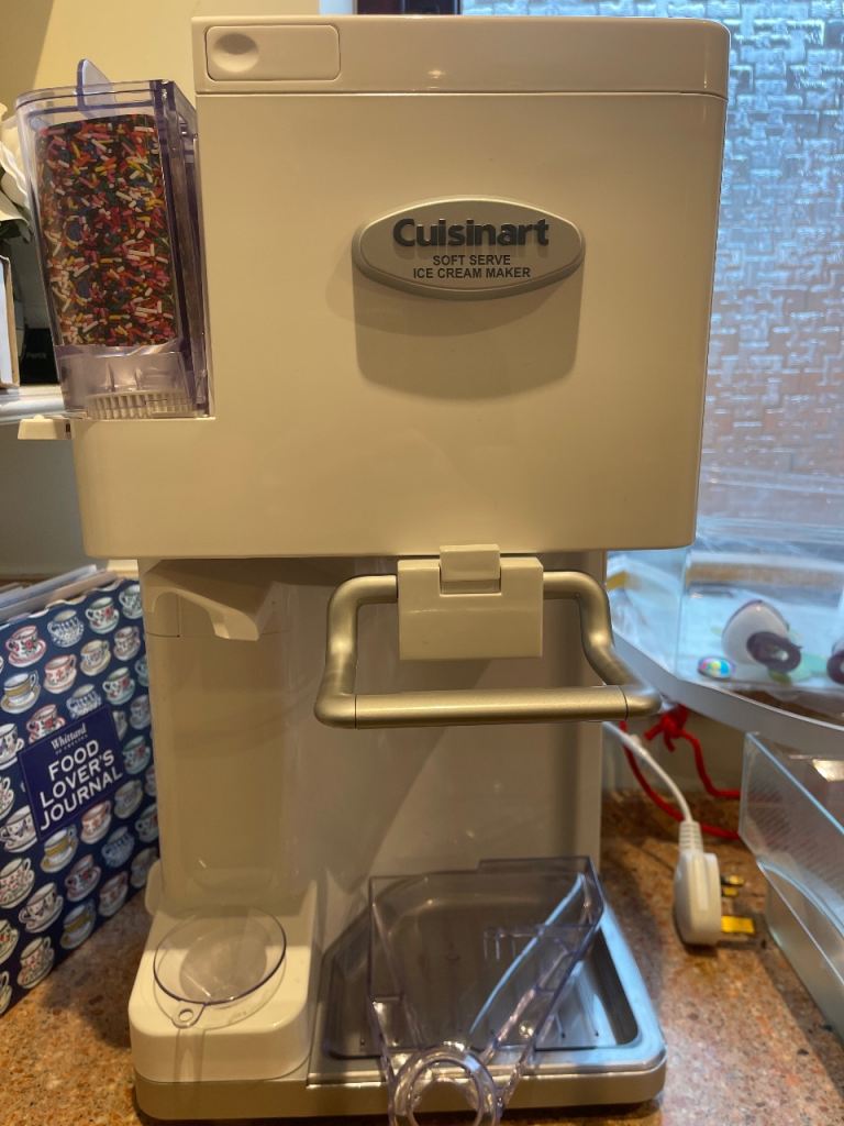 Soft Serve Ice Cream Maker – Cuisinart | Excellent Condition | Perfect for Parties & Kids!