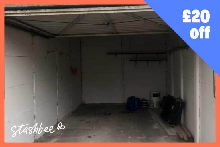 Fantastic 129 Sq Ft Garage available to rent in London (SE12)