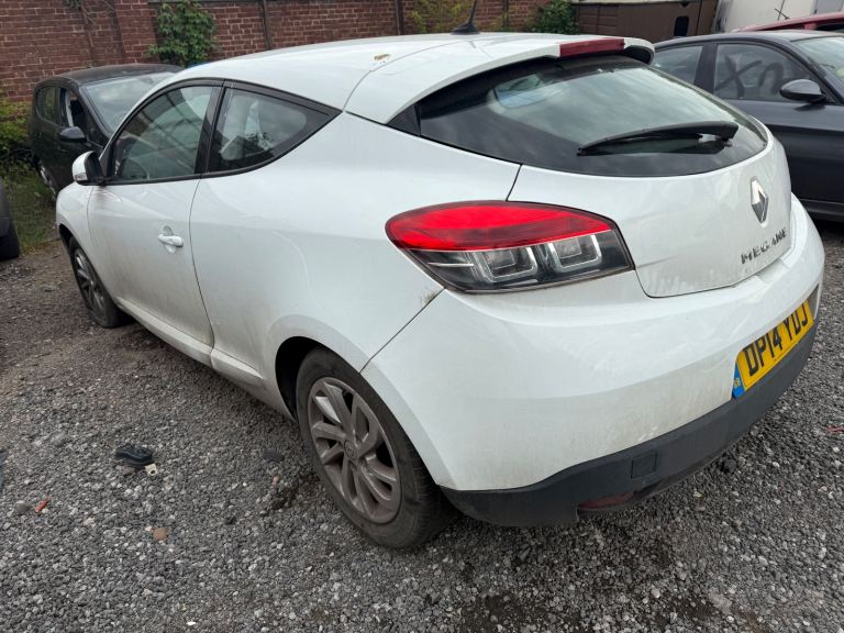 Breaking Renault magane white 3 door for parts 