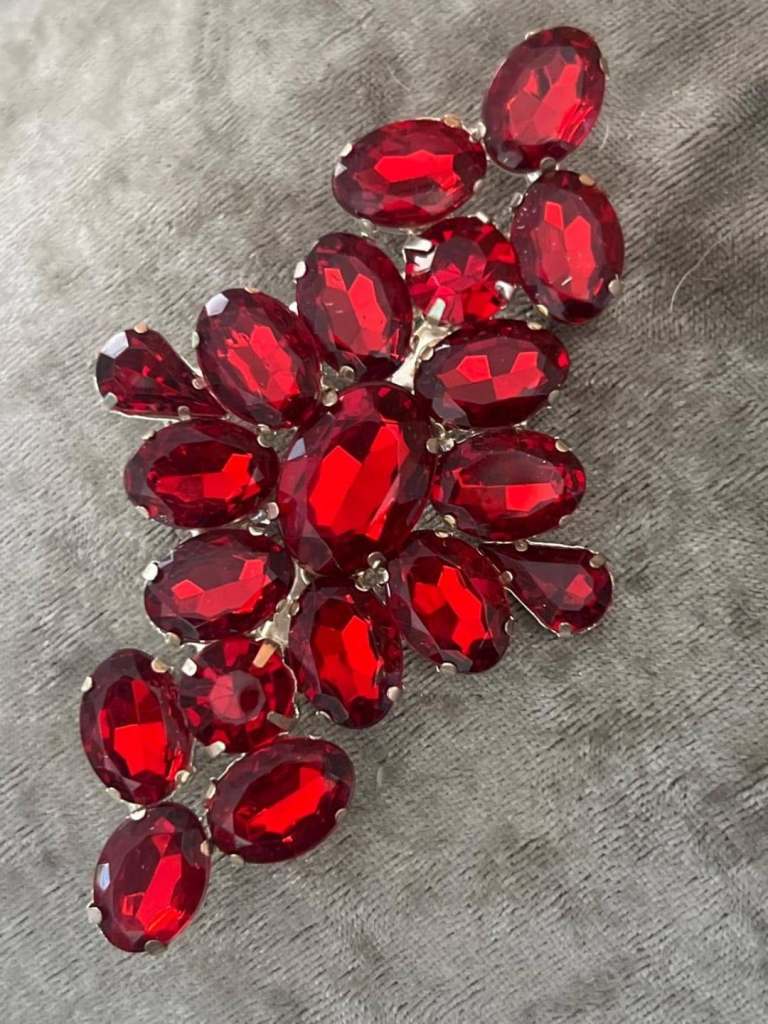 Stunning Large Red crystal Jewel Brooch - 