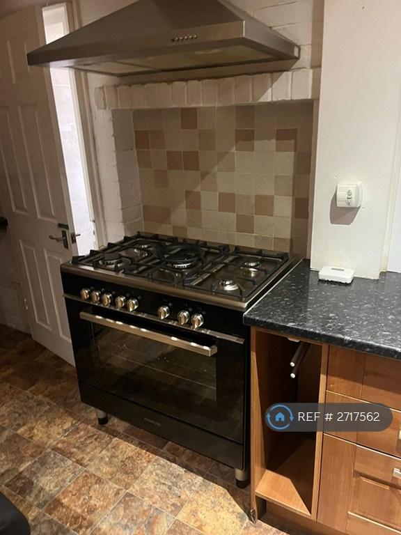 8 bedroom house in Howieshill Road, Cambuslang, Glasgow, G72 (8 bed) (#2717562)