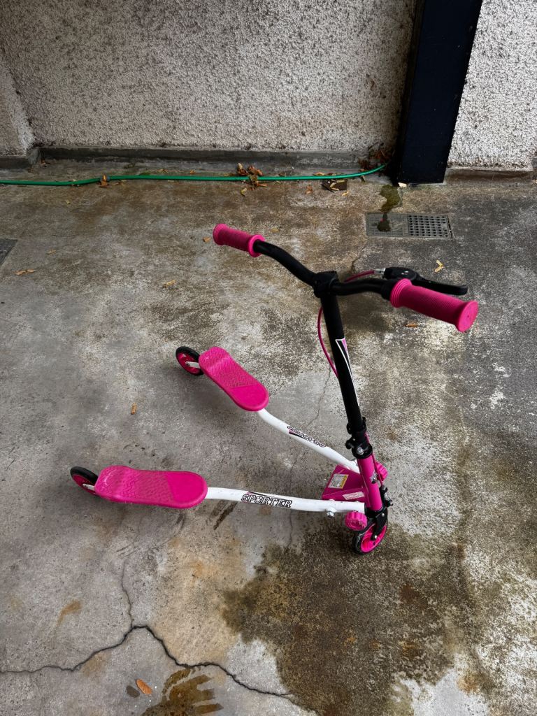 iSporter 3 Wheel Swing Scooter Pink/ white/ black