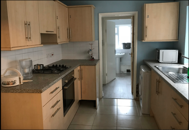 All bills included near the TRAIN STATION and High Street