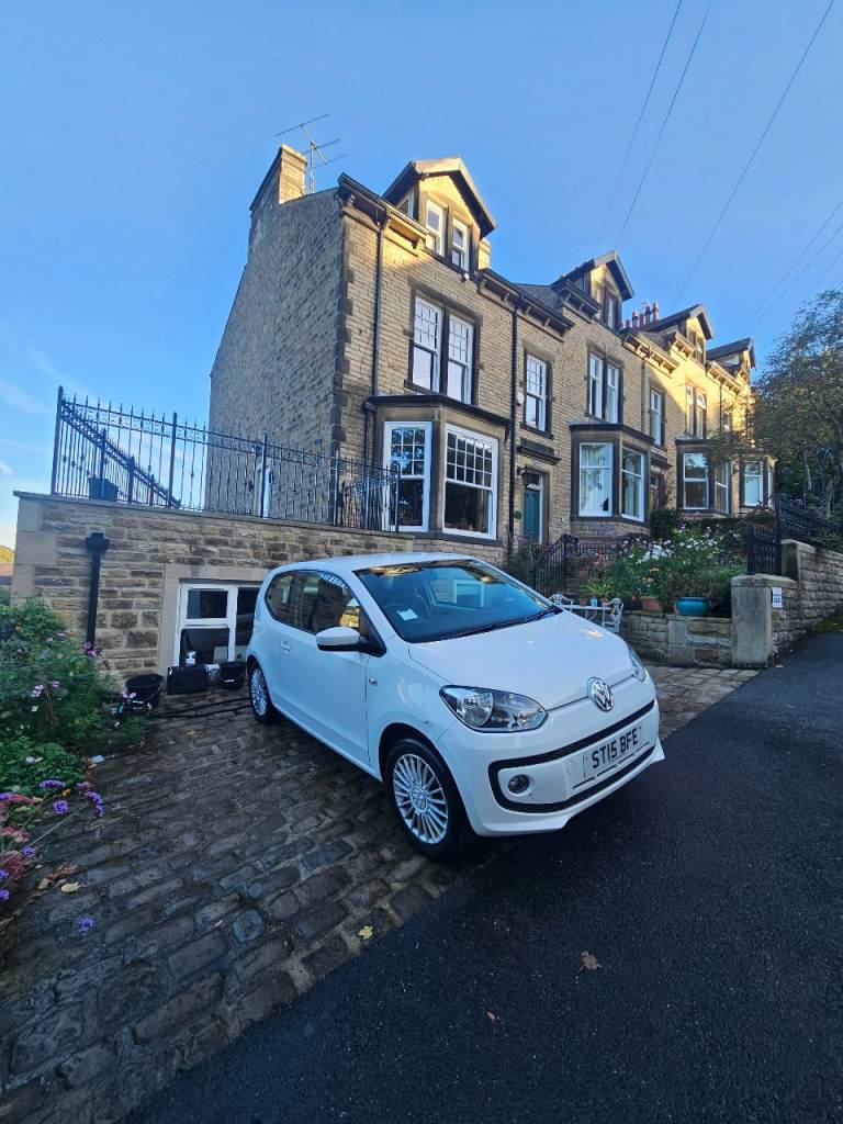 Volkswagen, UP, Hatchback, 2015, Manual, 999 (cc), 3 doors