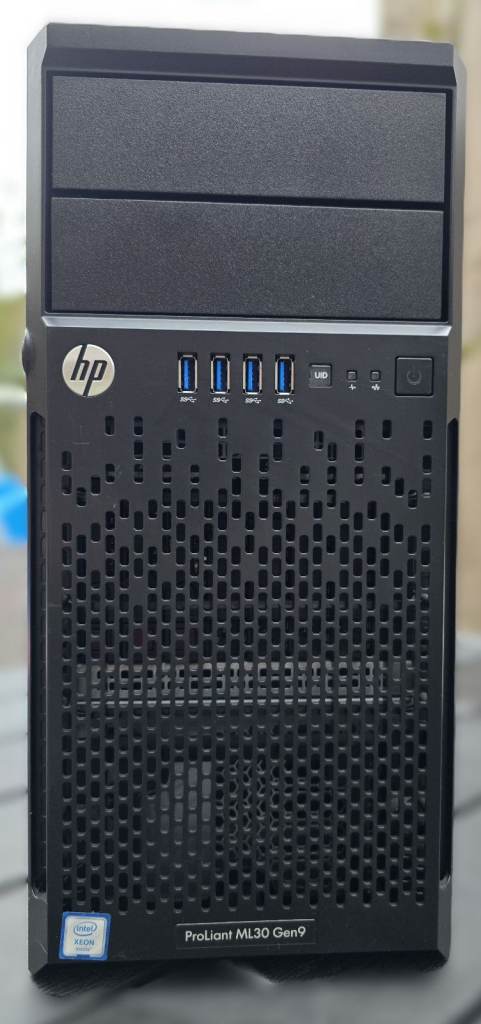 HP ProLiant ML30 Gen9 TWR – Xeon E3-1220 v5 | 64GB RAM | 3x TB DataCenter SSD's