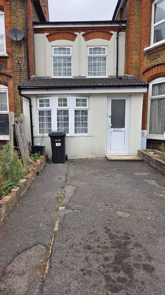 2 Bedroom House to Let