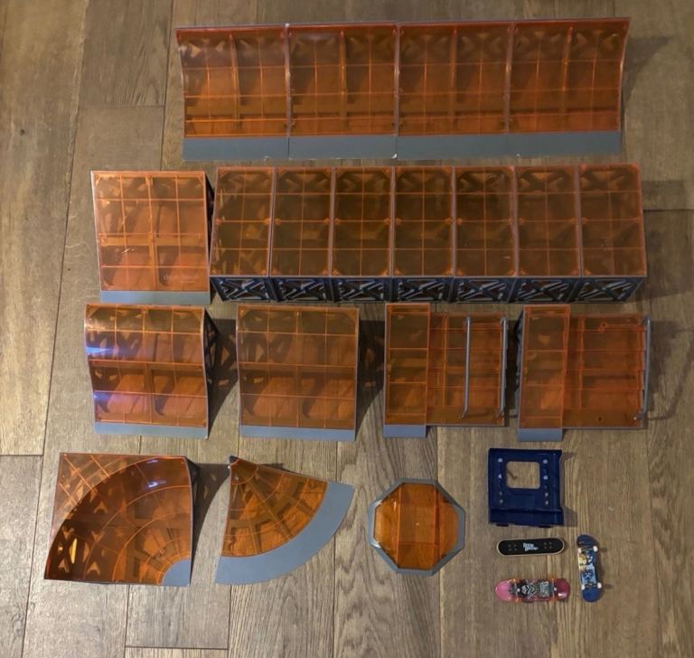 Tech Deck Skate Park Bundle Plus 3 Boards Ramp Kit