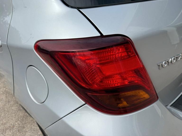  Toyota Yaris 1.33 VVT-i Icon 5dr - FTSH - AIR CON -ALLOYS - REAR CAMERA