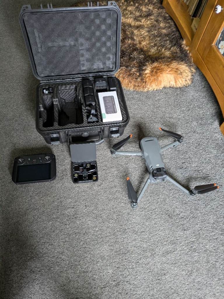 DJI Mavic 3 Pro Drone Fly More Combo with Hard Case - As Good As New