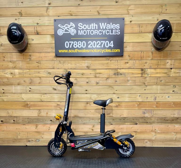 Chaos GT1600 scooter / just the 1 owner / charger and key included 