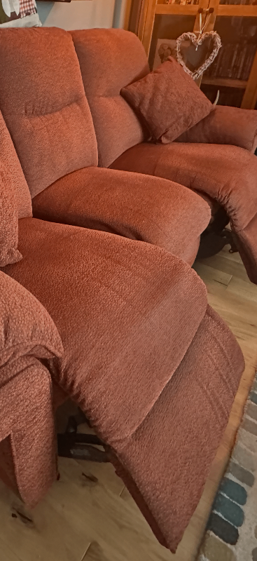2 seater & 3 seater sofas,, 3 seater has 2 recliners 