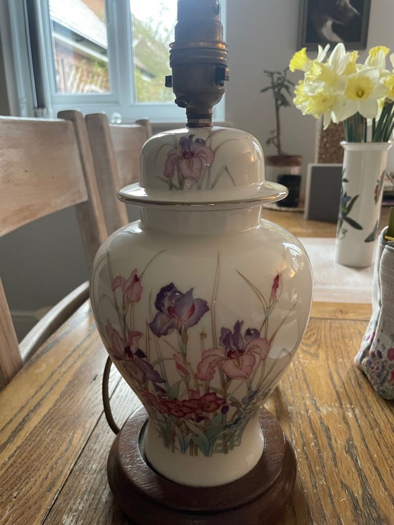 Floral table lamp 