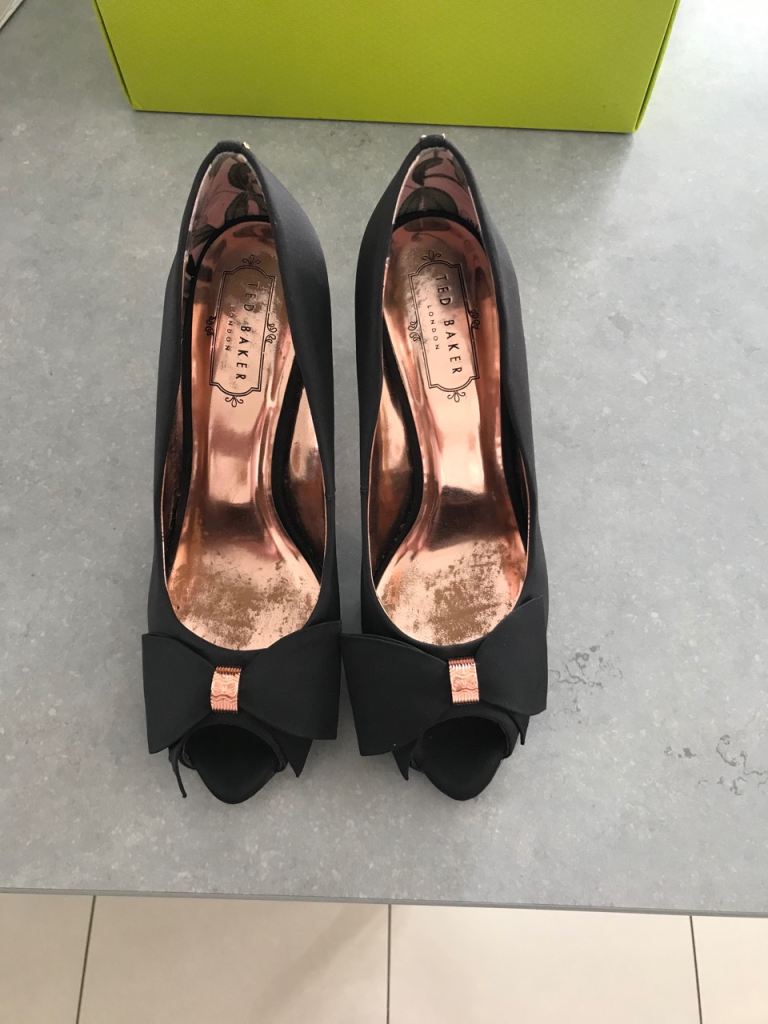 Ted Baker Black Peep Toe Heels with Bow Detail – Good Condition