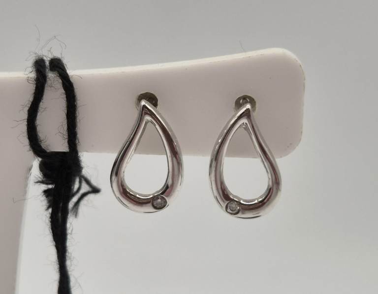 9ct white gold and diamond stud fastening earrings