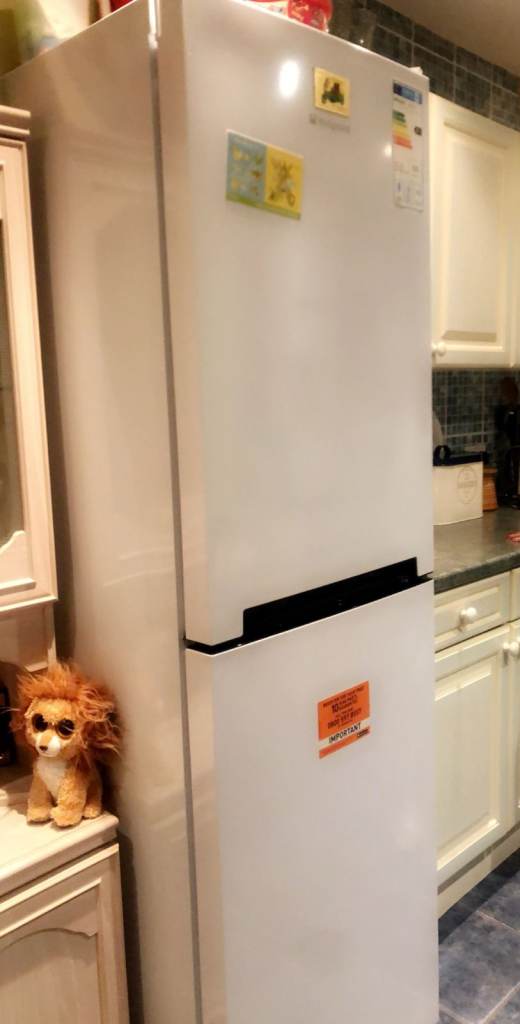 AVAILABLE STRAITGHAWAY!! ..MEDIUM ROOM IN WALTHAMSTOW, E17 4JR FOR £625pcm (Professional ONLY)