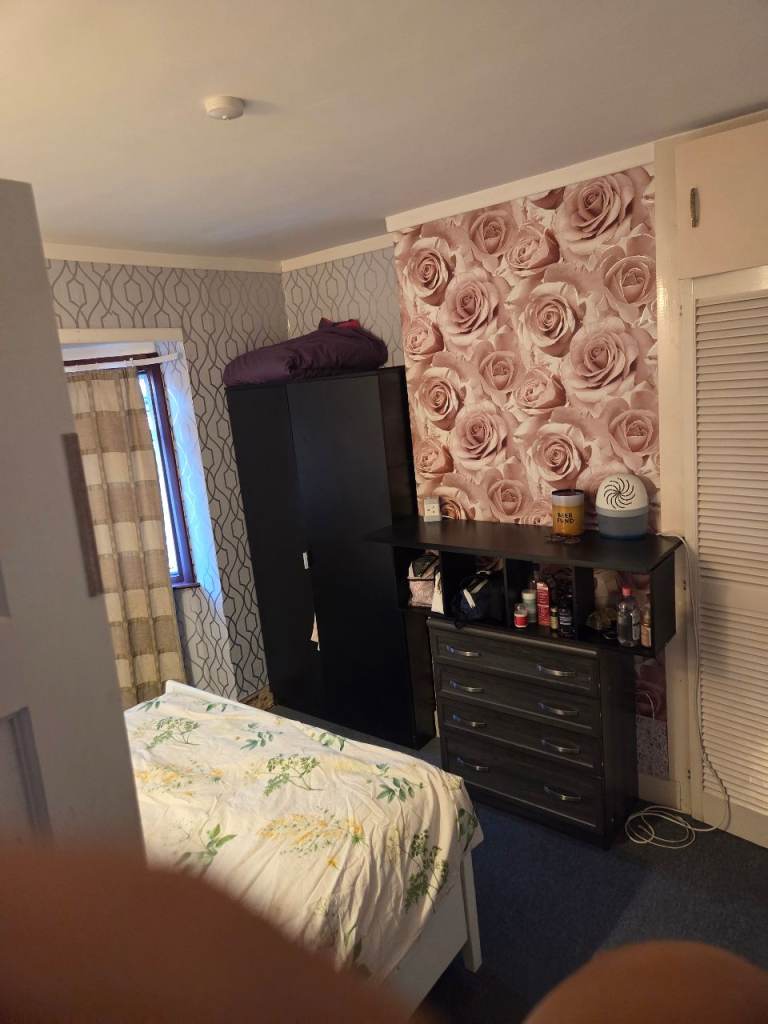 Room for rent welling