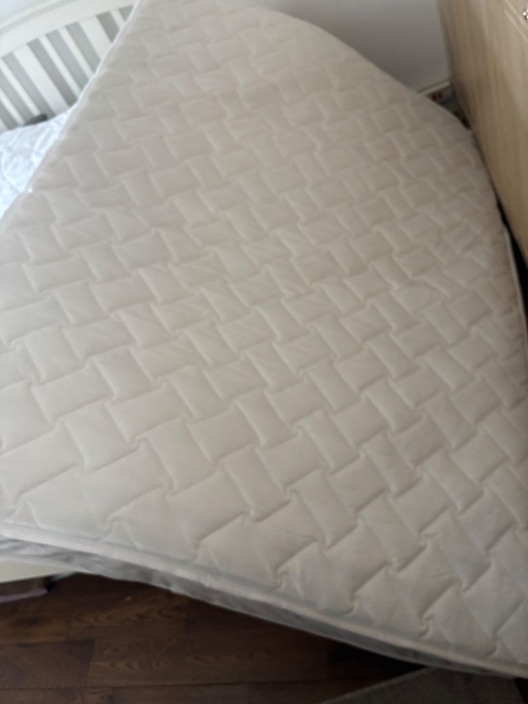 Double bed size mattress 
