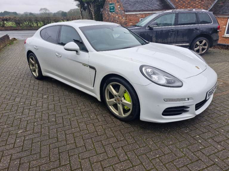 Porsche Panamera S 3.0 V6 E-Hybrid. Porsche history, ULEZ compliant & £20 tax. 2 keys, MOT 16/2/27.