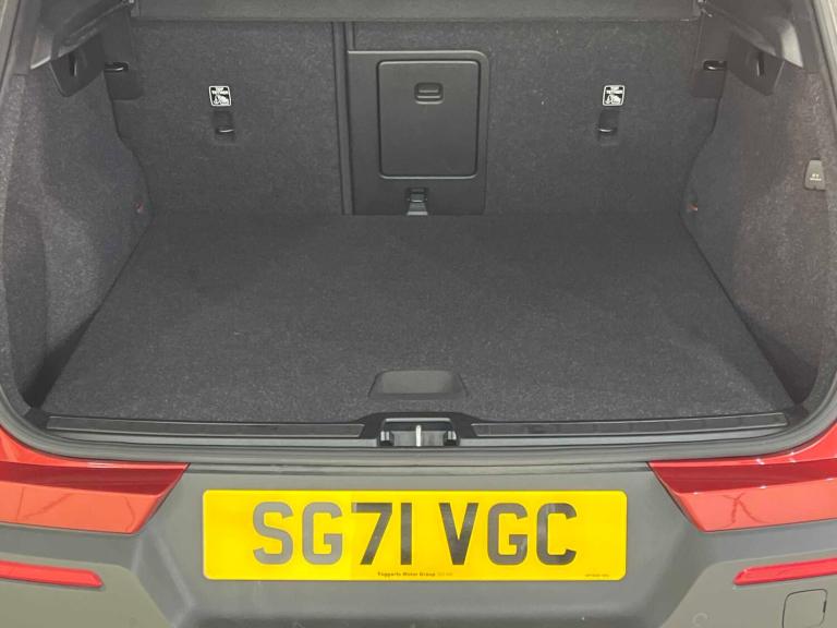  Volvo XC40 2.0 B4P R DESIGN Pro 5dr Auto [7 speed] Estate Petrol Automatic