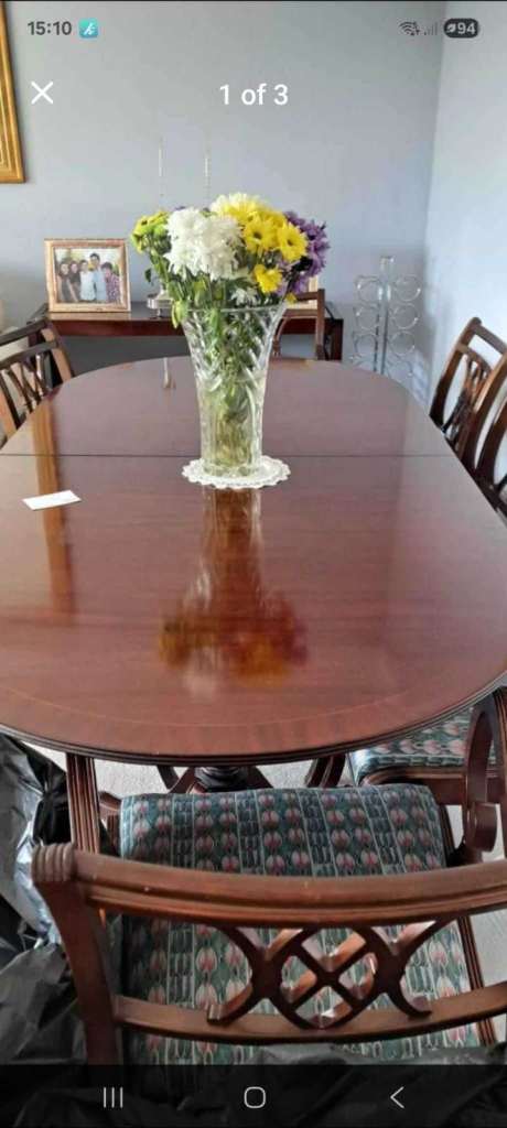 A EXCELLENT QUALITY HIGH END REPRODUCTION MAHOGANY EXTENDING 6/8 SEATER DINING TABLE & 8 CHAIRS 