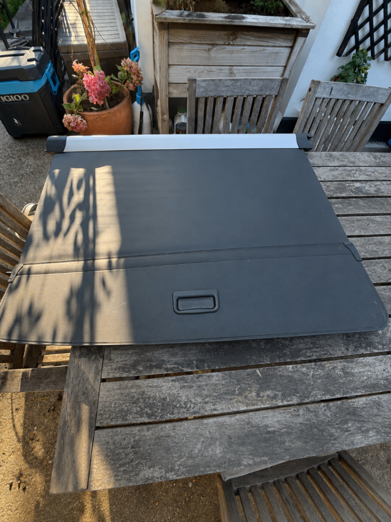 Range Rover Velar Genuine Retractable Parcel Shelf / Load Cover – Black
