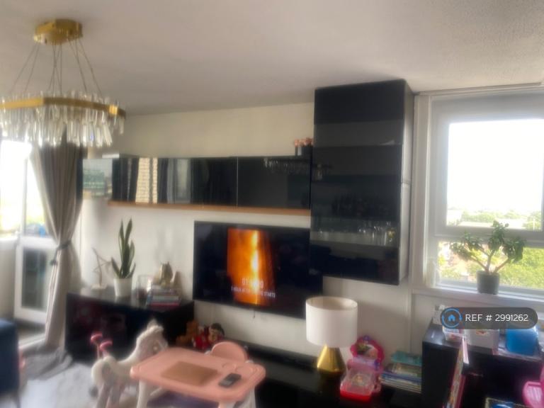 2 bedroom flat in Henniker Point, London, Greater London, England, Gbr, E15 (2 bed) (#2991262)