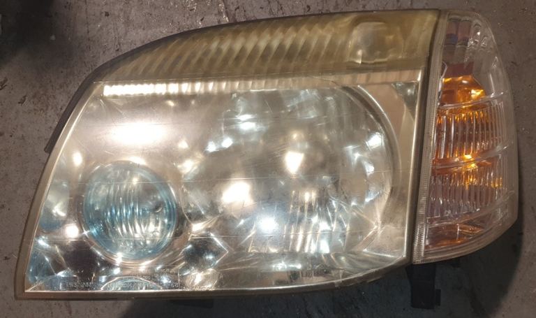 Nissan X Trail Left Side Headlight And Indicator 2004