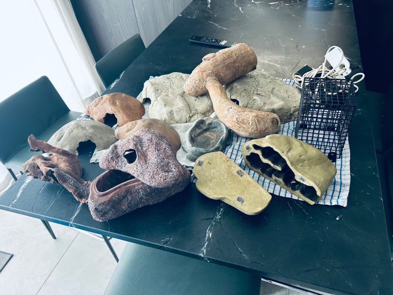 Reptile hides and bowls other bits cheap 