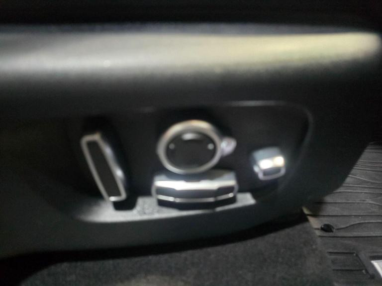 2018 Land Rover Range Rover Velar 3.0 D300 First Edition 5dr Auto ESTATE DIESEL Automatic