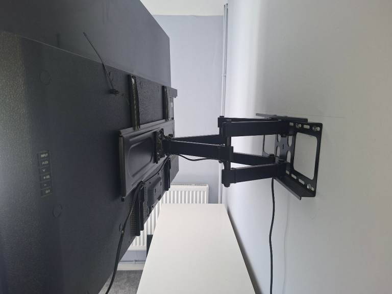 One for all swivel tv wall bracket