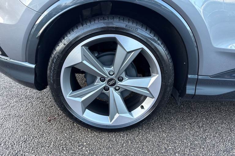 2025 Audi Q4 e-tron Q4  Black Edition 45 e-tron   kW SUV ELECTRIC Automatic