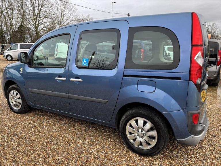 RENAULT Kangoo WHEELCHAIR ACCESSIBLE VEHICLE WAV 1.5 dCi Expression 2011