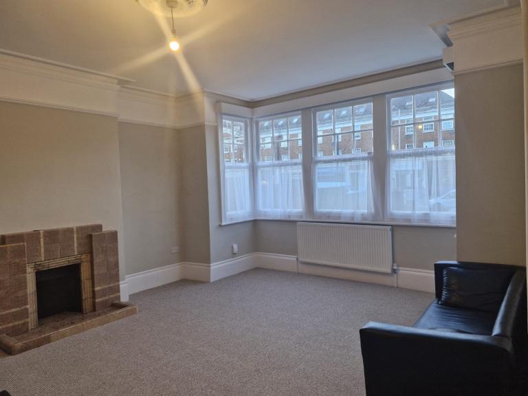 DOUBLE ROOM in Purley