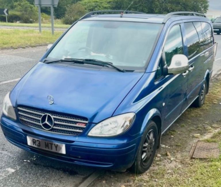 Vito Blue 8 seater minibus with towbar