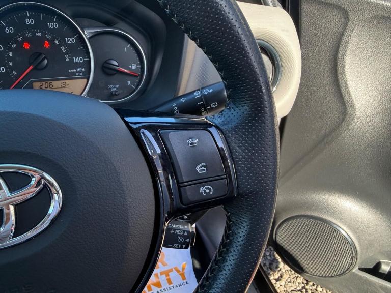 2016 Toyota Yaris 1.33 Dual VVT-i Design Euro 6 5dr HATCHBACK Petrol Manual