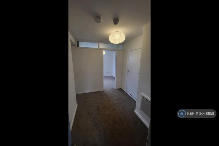 1 bedroom flat in Oakley House, Bromsgrove, B60 (1 bed) (#2048658)