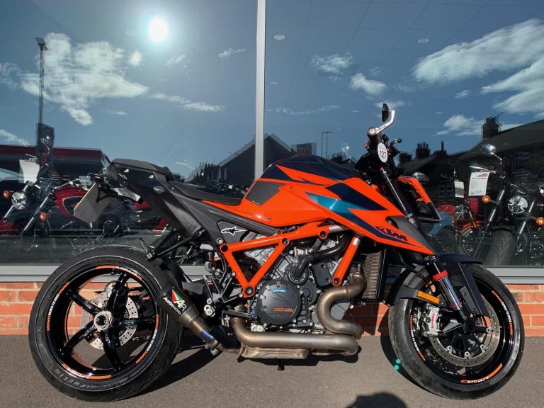 KTM 1290 SUPERDUKE R - TECH PACK - AUSTIN RACING - 2 YEAR WARRANTY 