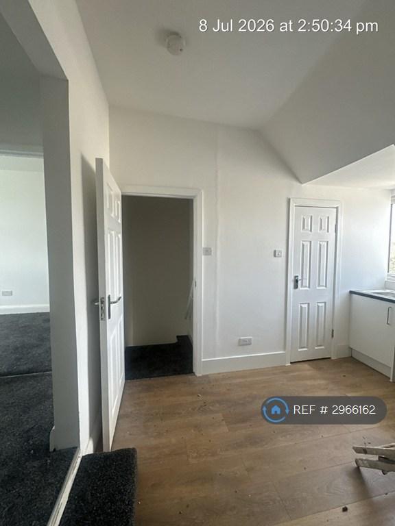 2 bedroom flat in Wood Lane, Dagenham, RM8 (2 bed) (#2966162)
